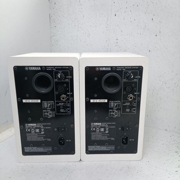 Акустическая система YAMAHA HS5