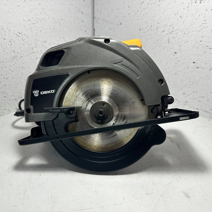 Дисковая пила Deko DKCS 1800