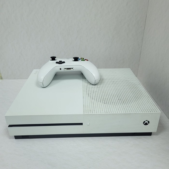 Игровая приставка Microsoft Xbox One S 500 Гб