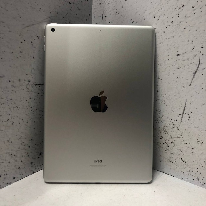 Планшет Apple iPad (9 поколение) 10.2 Wi-Fi 3/64 Серебристый