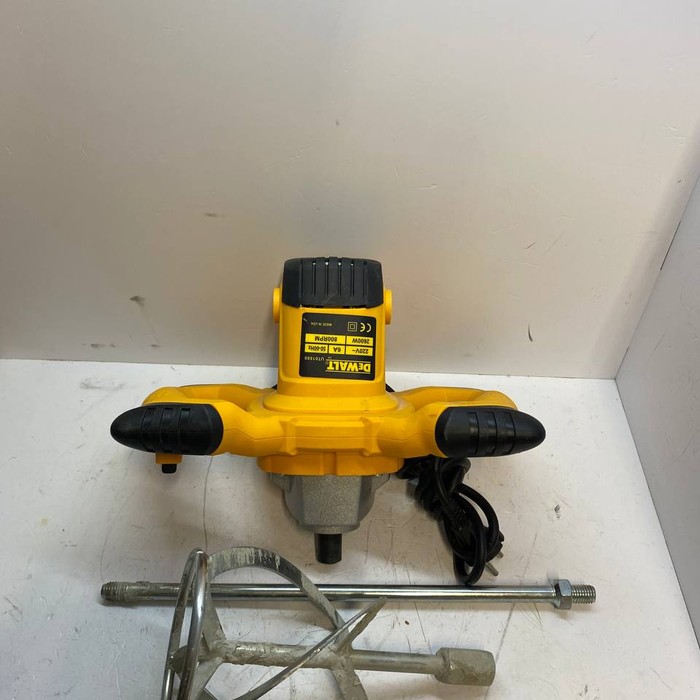 Строительный миксер DeWalt UT01880