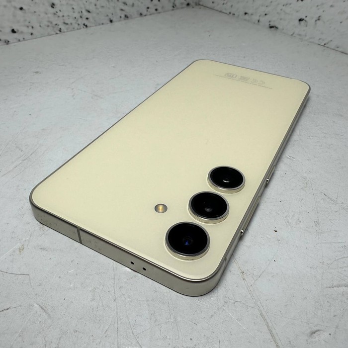 Смартфон Samsung Galaxy S24 8/256 Желтый