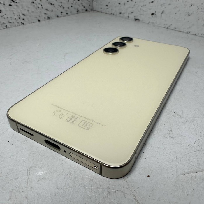 Смартфон Samsung Galaxy S24 8/256 Желтый