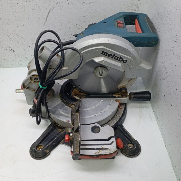 Торцовочная пила Metabo KS 216 M Lasercut 1350 Вт