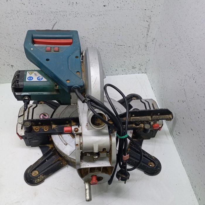 Торцовочная пила Metabo KS 216 M Lasercut 1350 Вт