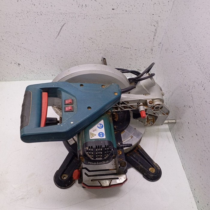 Торцовочная пила Metabo KS 216 M Lasercut 1350 Вт