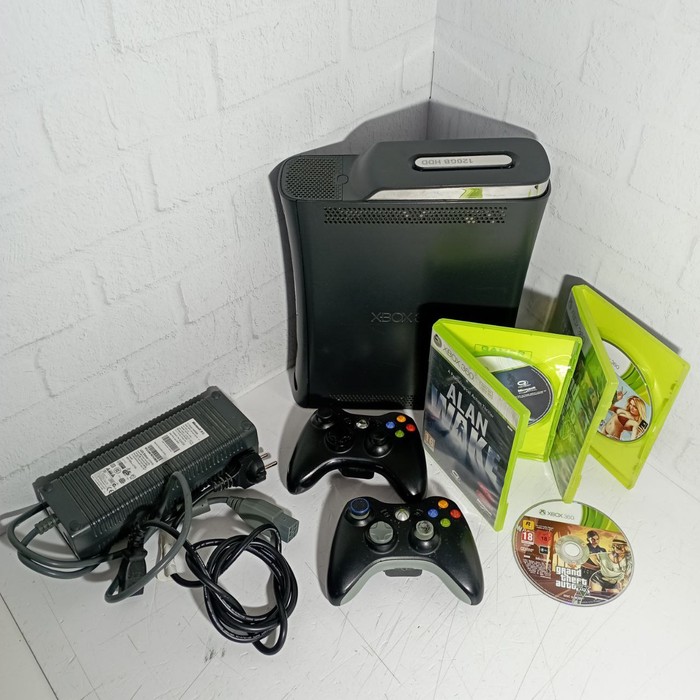 Игровая приставка Microsoft Xbox 360