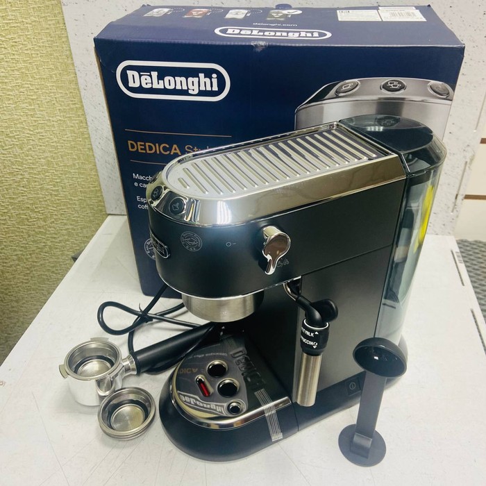Кофеварка DeLonghi Dedica EC 685