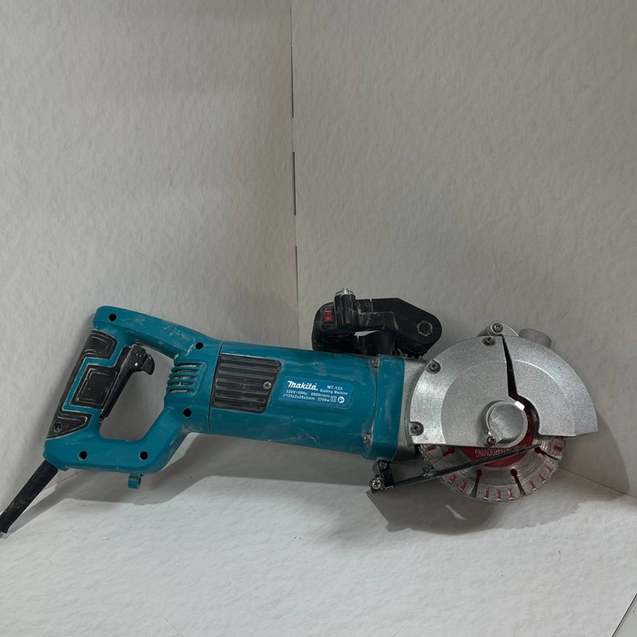 Штроборез Makita MT 133