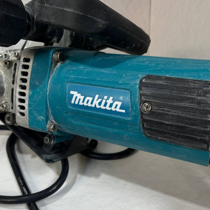 Штроборез Makita MT 133