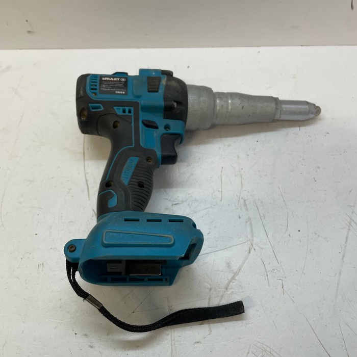Заклепочник Smart tools 21V
