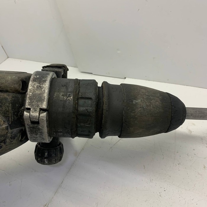 Отбойный молоток Makita Hm1213c