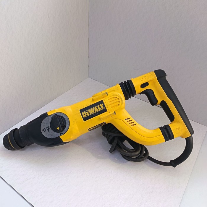 Перфоратор DeWALT D25223-qs