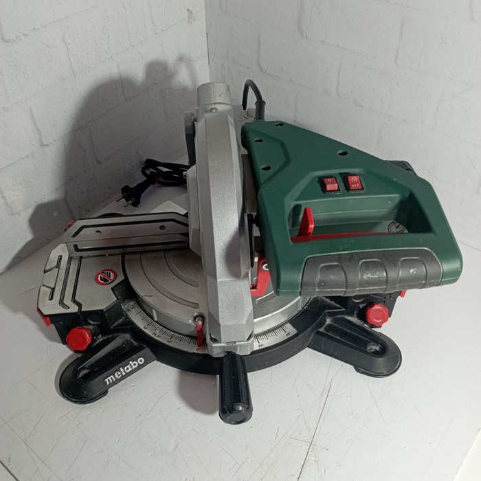 Торцовочная пила Metabo KS 216 M