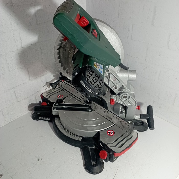 Торцовочная пила Metabo KS 216 M