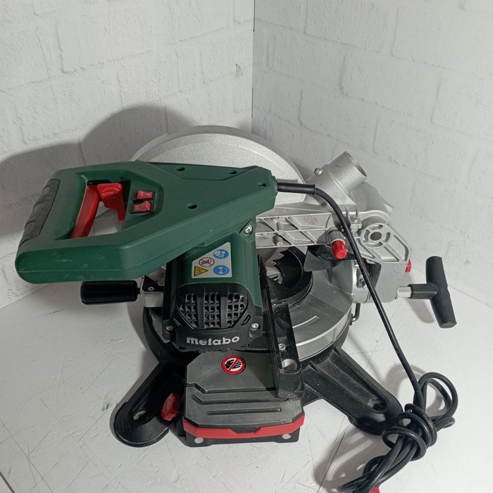 Торцовочная пила Metabo KS 216 M
