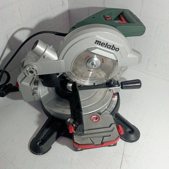 Торцовочная пила Metabo KS 216 M