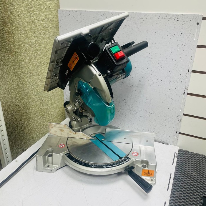 Торцовочная пила Makita LH1040