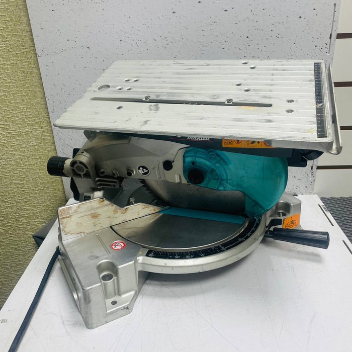 Торцовочная пила Makita LH1040