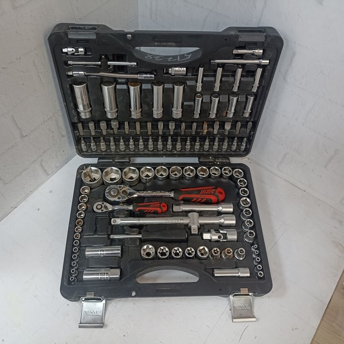 Набор инструментов (большой) JTC AUTO TOOLS 110PC 1\4 & 1\2 SOCKET SET