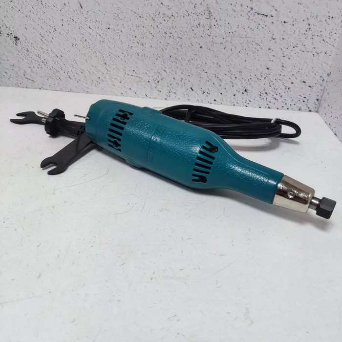 Гравер Makita 906