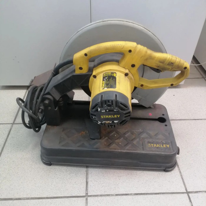Монтажная пила Stanley STSC2135
