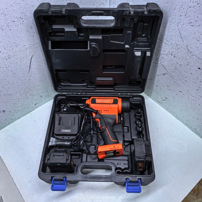 Заклепочник Messer M3000