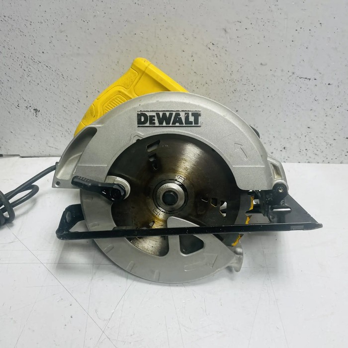 Циркулярная пила DeWALT DWE560-ks