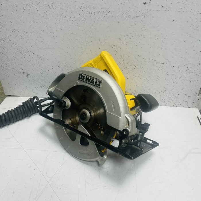 Циркулярная пила DeWALT DWE560-ks