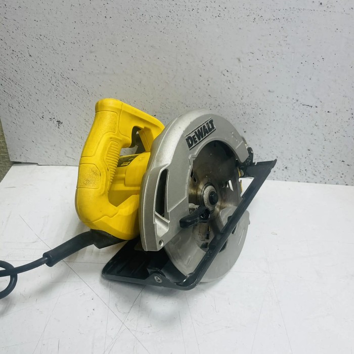 Циркулярная пила DeWALT DWE560-ks