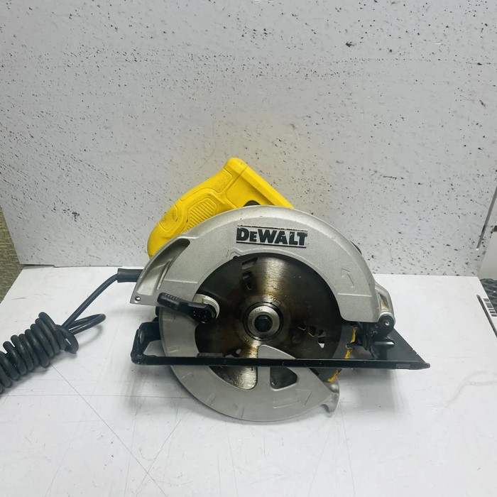 Циркулярная пила DeWALT DWE560-ks