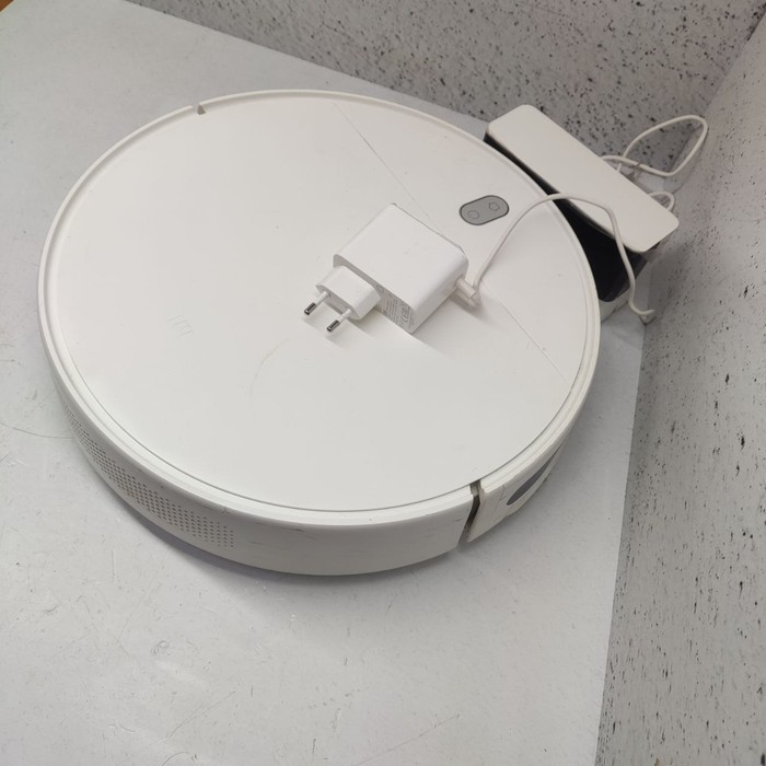 Робот-пылесос Xiaomi Mi Robot Vacuum-Mop Essential