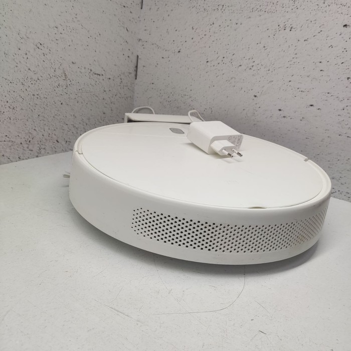 Робот-пылесос Xiaomi Mi Robot Vacuum-Mop Essential