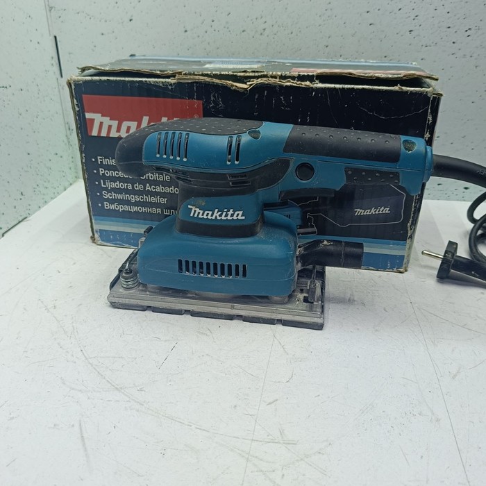Шлифмашина Makita BO3710