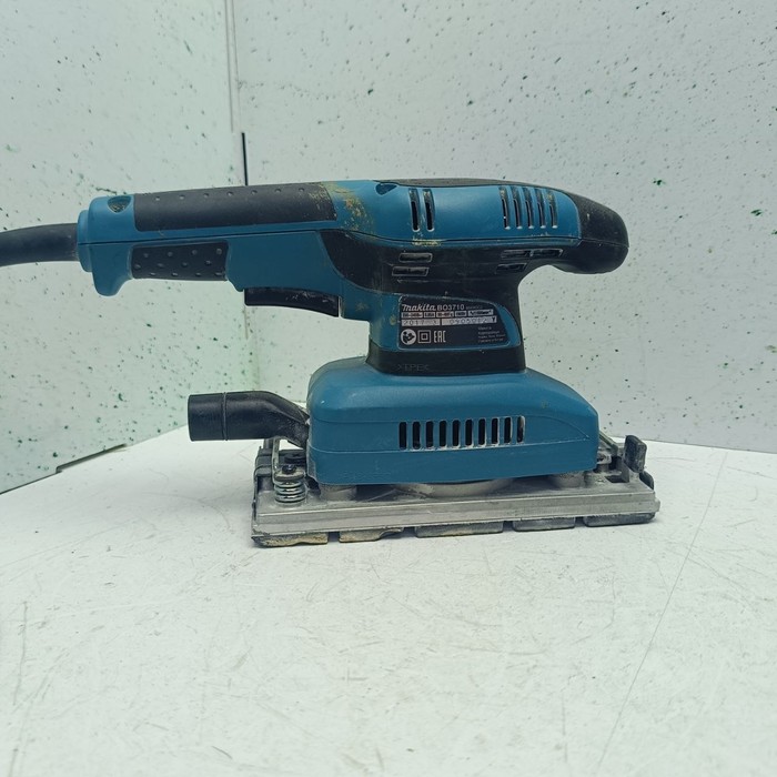 Шлифмашина Makita BO3710