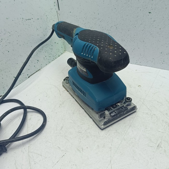 Шлифмашина Makita BO3710