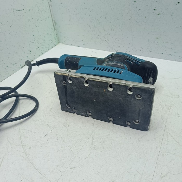 Шлифмашина Makita BO3710
