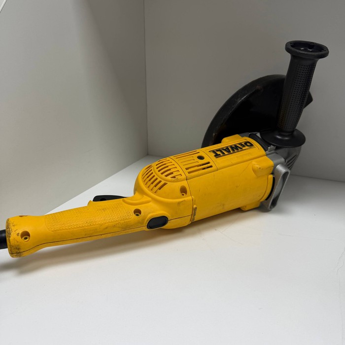 Болгарка DeWalt WE492-QS