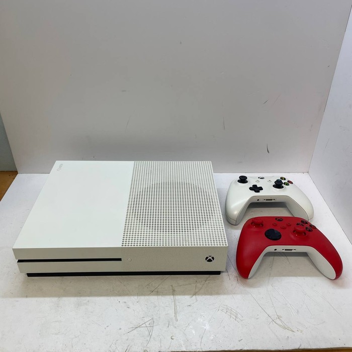 Игровая приставка Microsoft Xbox One S 1 ТБ
