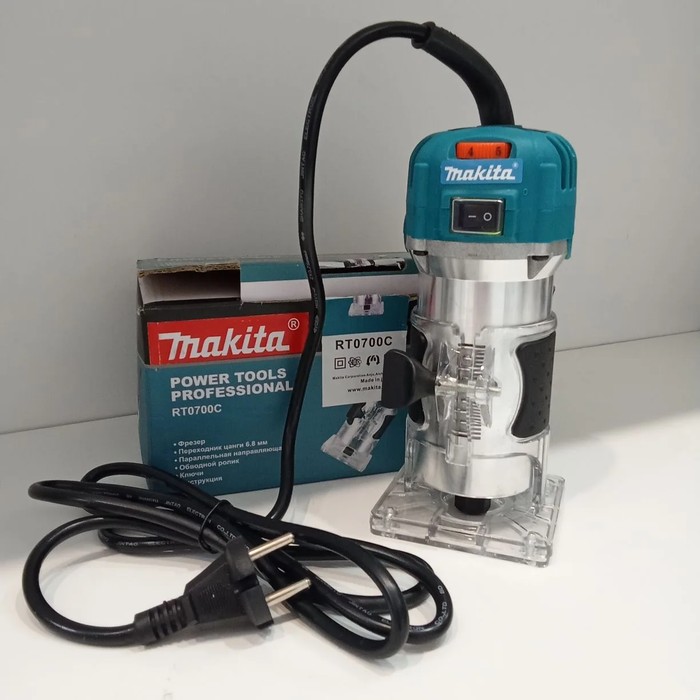 Фрезер Makita RT0700C