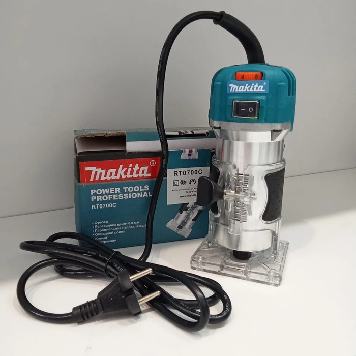 Фрезер Makita RT0700C
