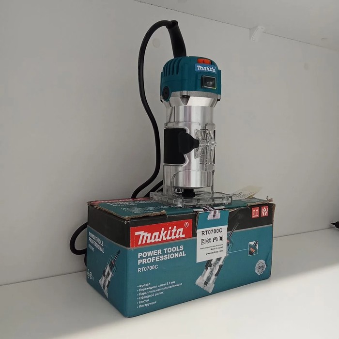 Фрезер Makita RT0700C