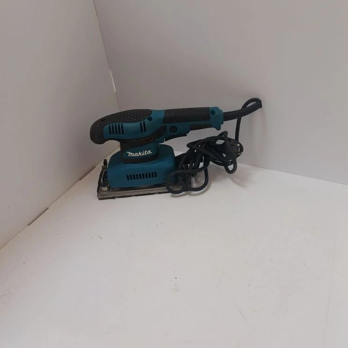 Шлифмашина Makita BO3710
