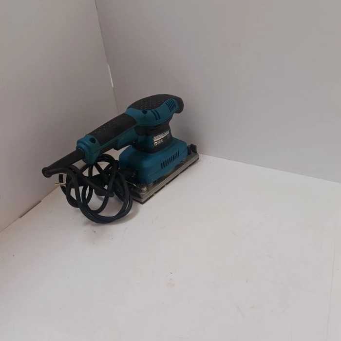 Шлифмашина Makita BO3710