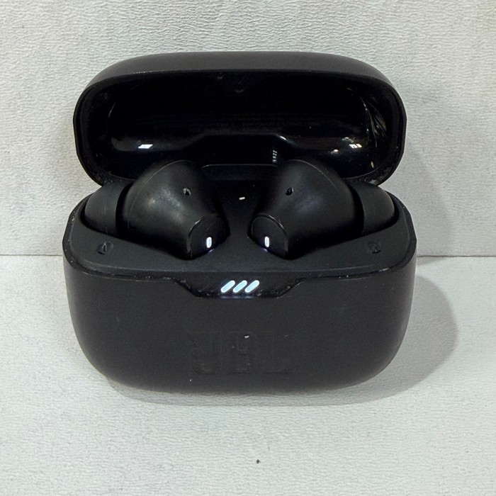 Беспроводные наушники JBL Tune 235 NC TWS