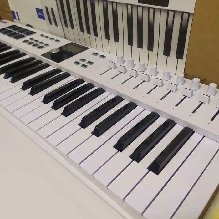 Синтезатор Arturia KeyLab Essential 49 MK3 White