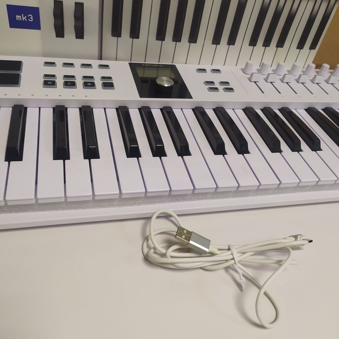 Синтезатор Arturia KeyLab Essential 49 MK3 White