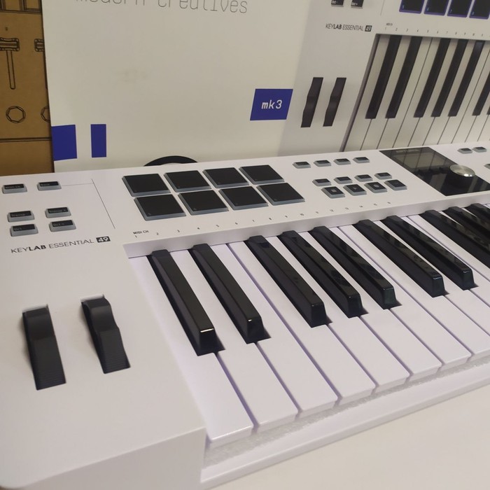 Синтезатор Arturia KeyLab Essential 49 MK3 White