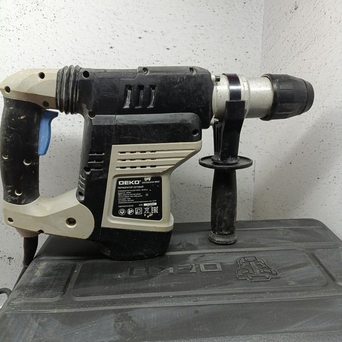 Перфоратор DEKO ZKH2000W BMC