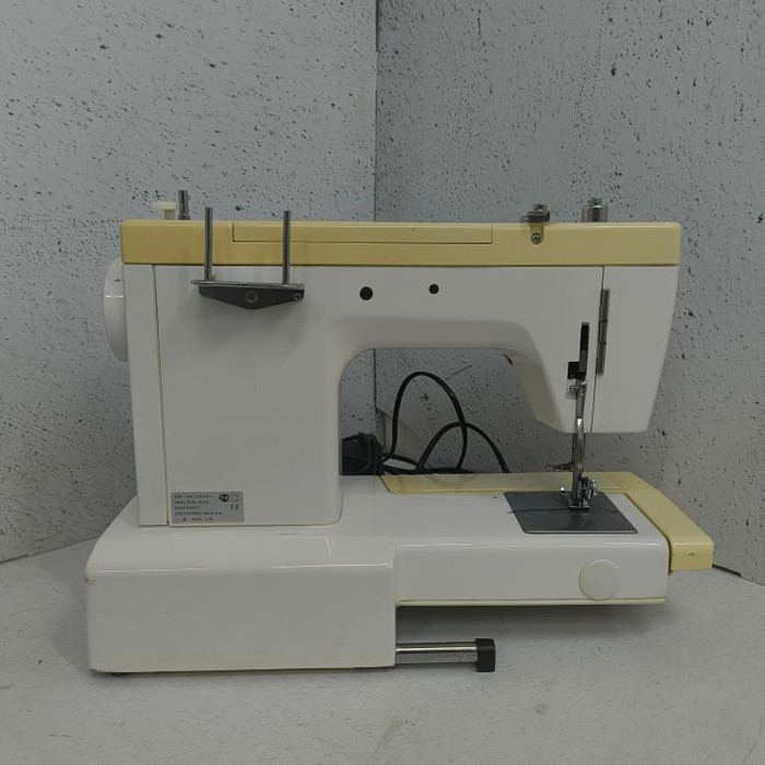 Швейная машина Yamata FY2200LCD
